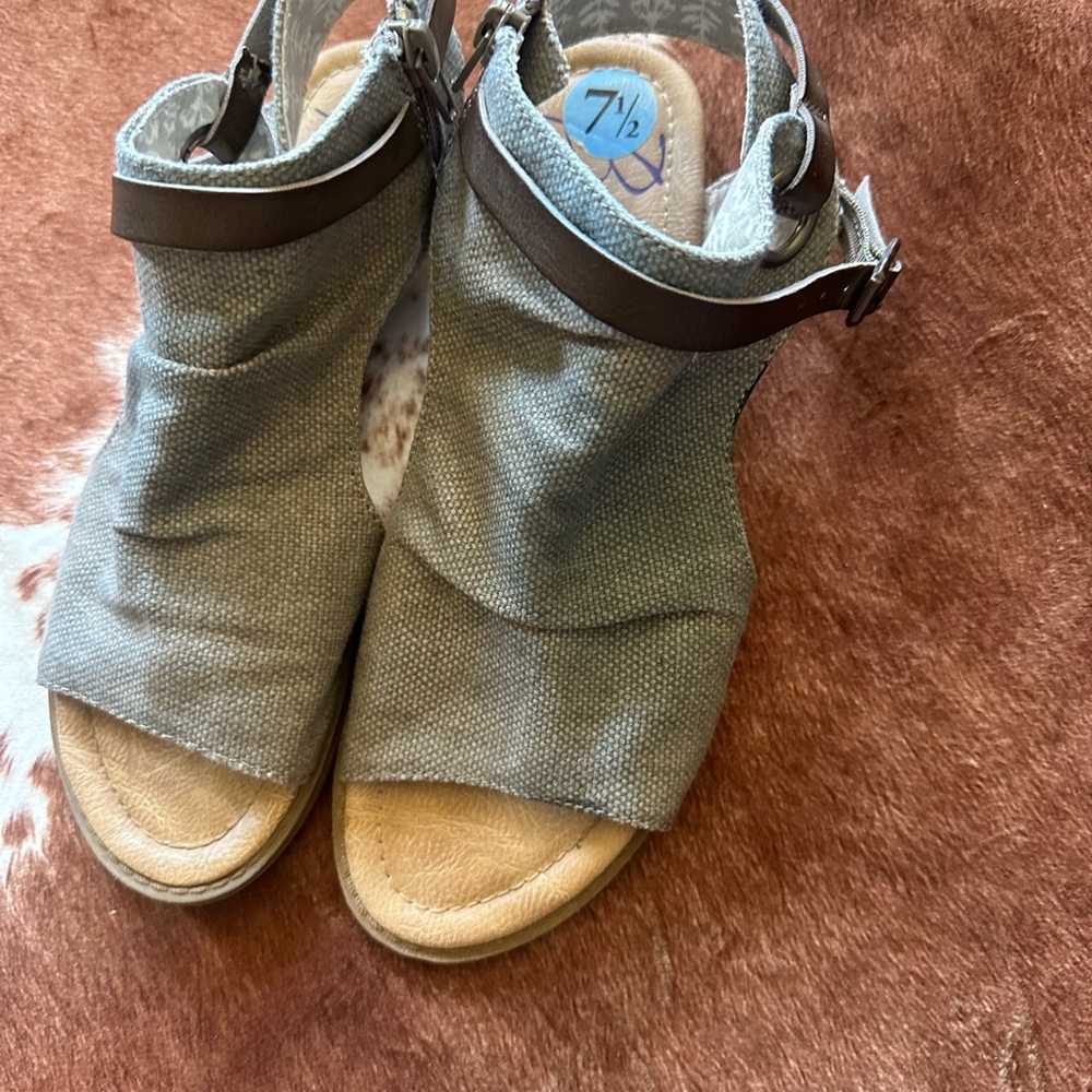 Stylish Gray / Green Women's Sandals